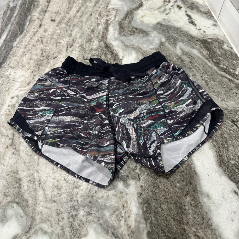 Lululemon Hotty-Hot Shorts Size:2
Women's Low Rise Multi Color